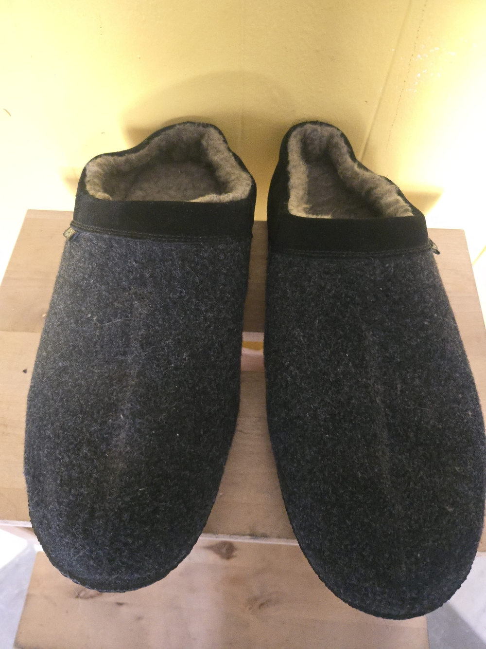 RedHead Men's Cozy Wool-Blend Slip-On Slippers - Black